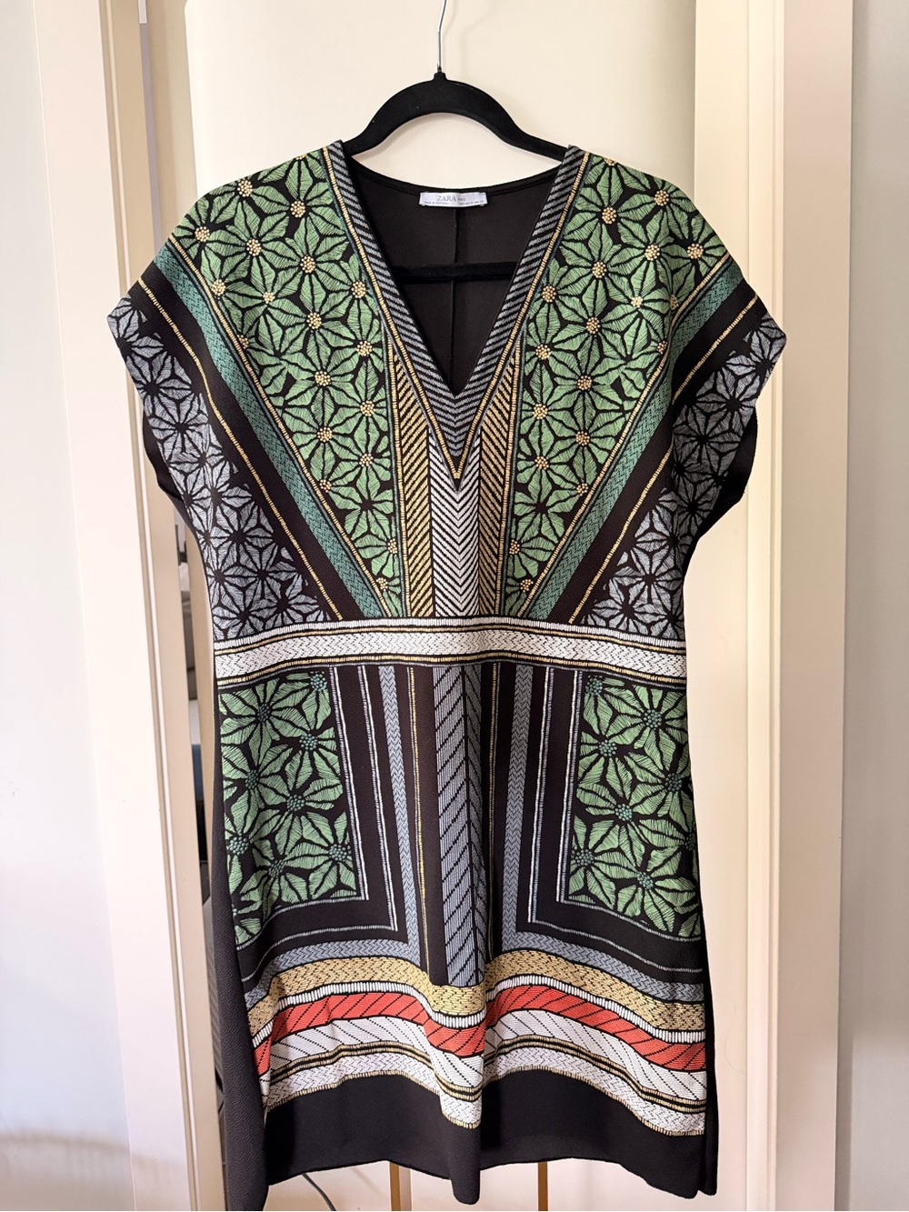 Zara Green Floral-Print V-Neck Tunic with Multicolor Accents